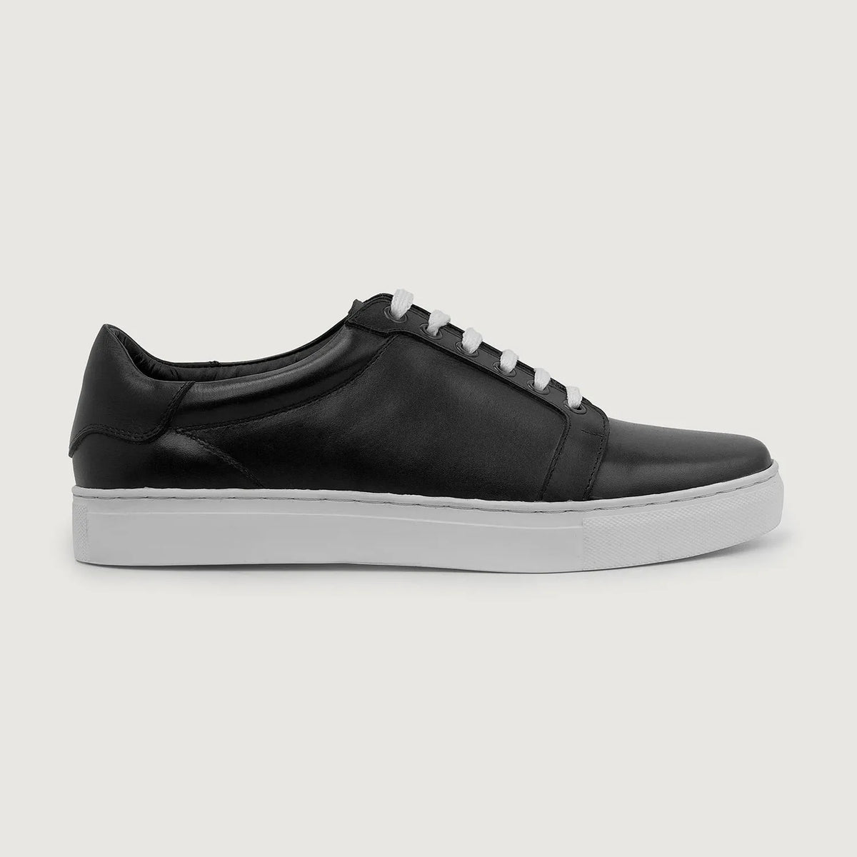 Black Full-Grain leather Sneakers - Рантовая конструкция Goodyear Welt и носок обуви