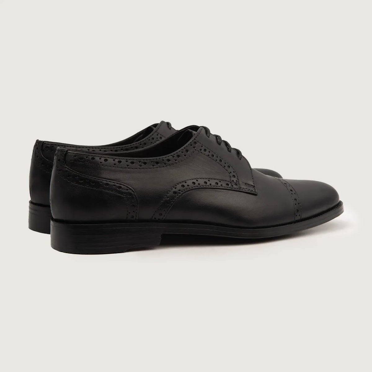 High-Traction Rubber Outsole & Lug Tread Pattern on Dirk Brogues Кожаные туфли дерби для Мужчин