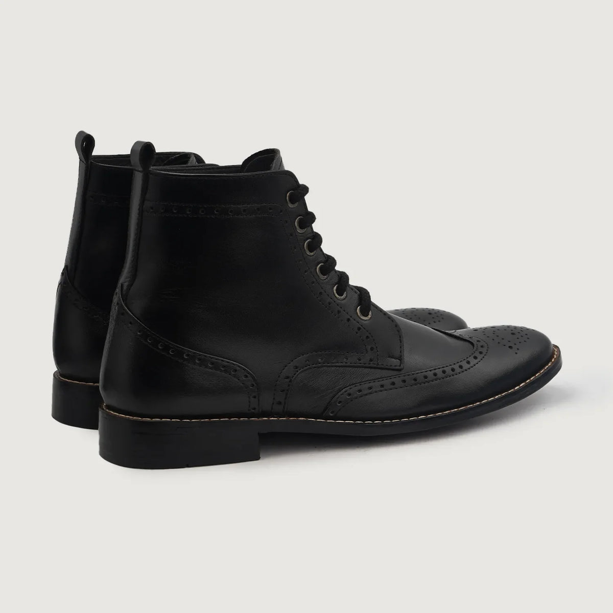 Duster Brogues Derby Черный Кожаные ботинки для Мужчин For Men - Вид сбоку, демонстрирующий эргономичный крой рукава