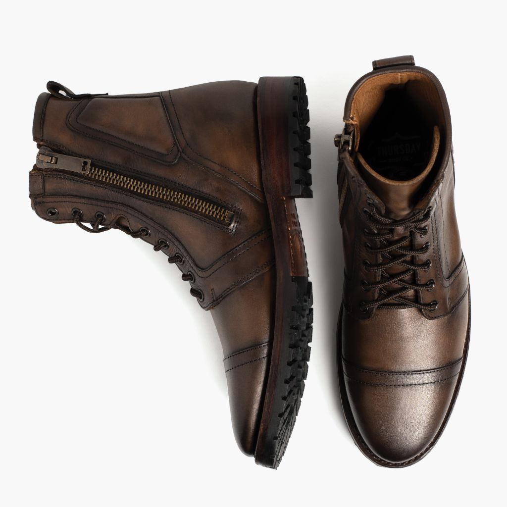 Крупный план деталей of Classic Collar & Heavy-Duty Zipper Hardware on Casa Moto Anejo Кожаные ботинки для Мужчин
