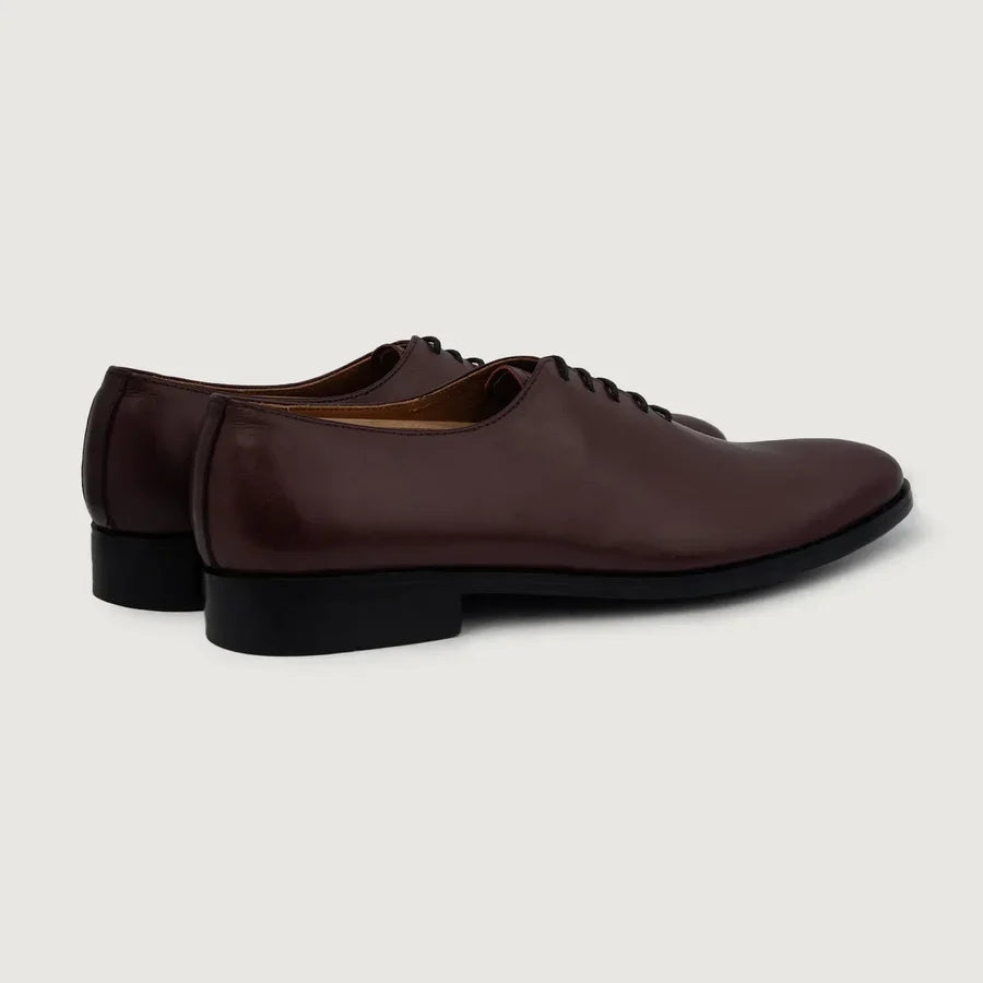 Крупный план деталей of Classic Collar & Heavy-Duty Zipper Hardware on Director Wholecut Бордовый Кожаная обувь для Мужчин For Men