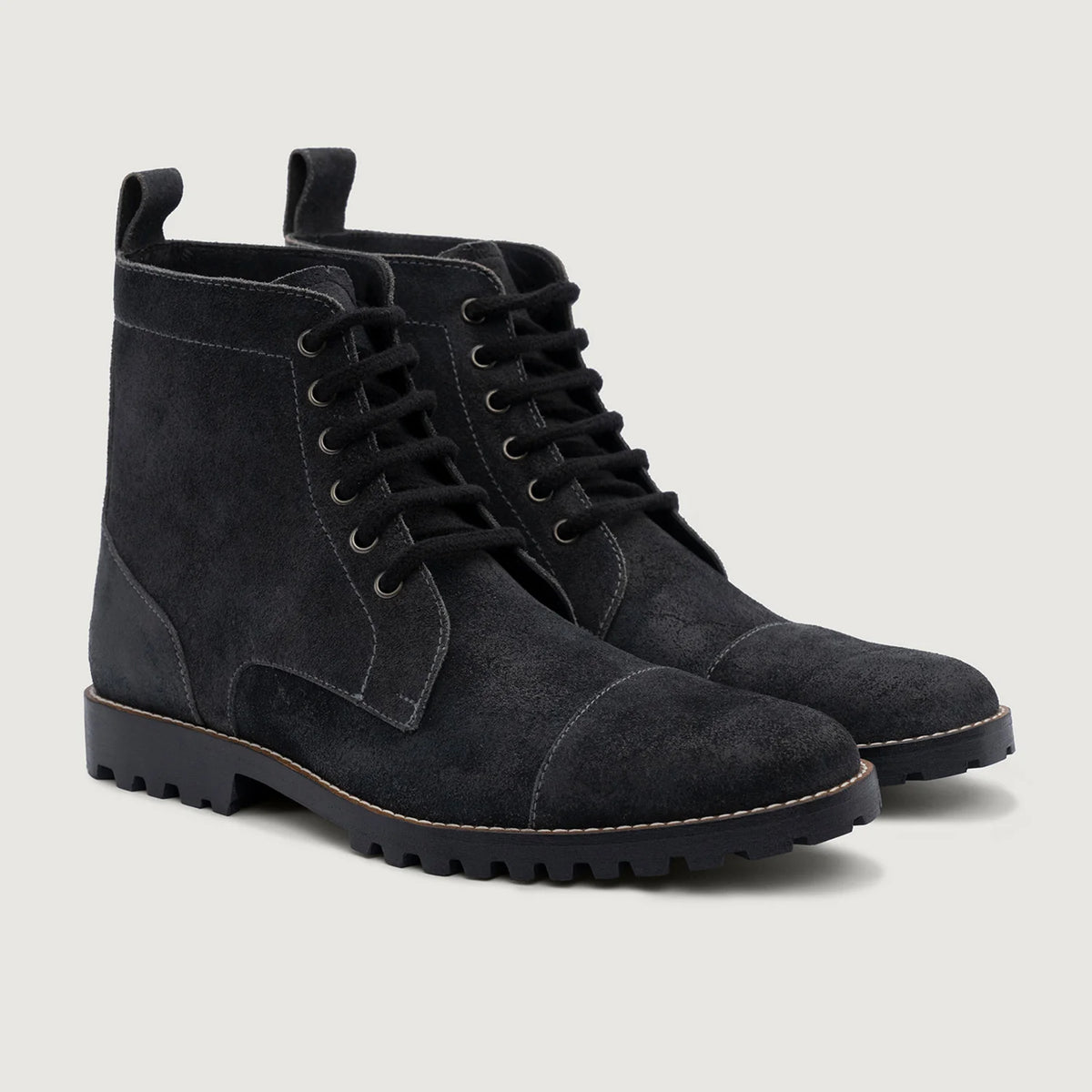 Knight Derby Grey Suede Кожаные ботинки - TerraGrip для Мужчин in Distressed Grey Goatskin Suede - Вид сбоку | Купить в официальном онлайн-магазине