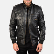 
Agent Shadow Черный Кожаный бомбер для Мужчин in Black Sheepskin Leather - Вид спереди и приталенный силуэт | Купить в официальном онлайн-магазине