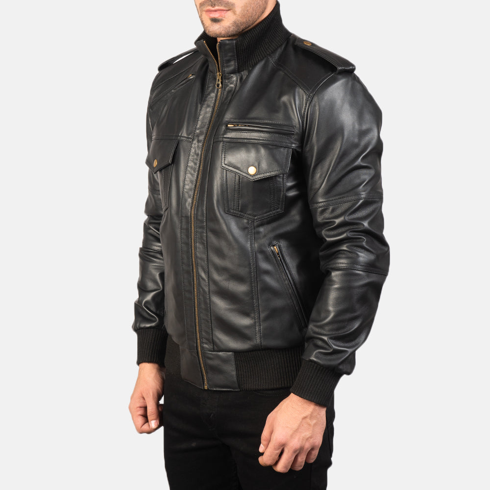
Black Sheepskin Leather Bomber Jacket - Вид сзади, подчеркивающий посадку по плечам и ровный край