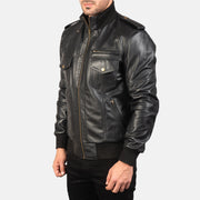 
Black Sheepskin Leather Bomber Jacket - Вид сзади, подчеркивающий посадку по плечам и ровный край