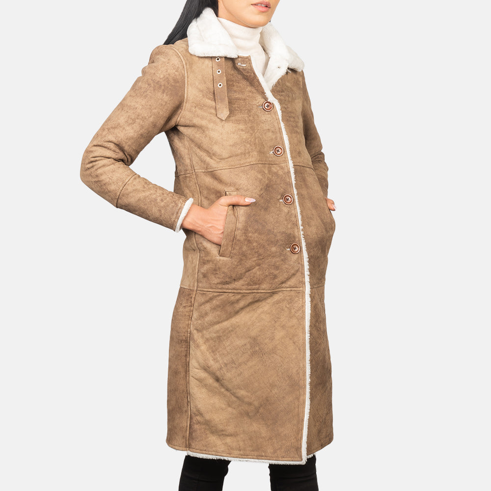
Distressed Brown Sheepskin Leather Aviator Jacket - Вид сзади, подчеркивающий посадку по плечам и ровный край