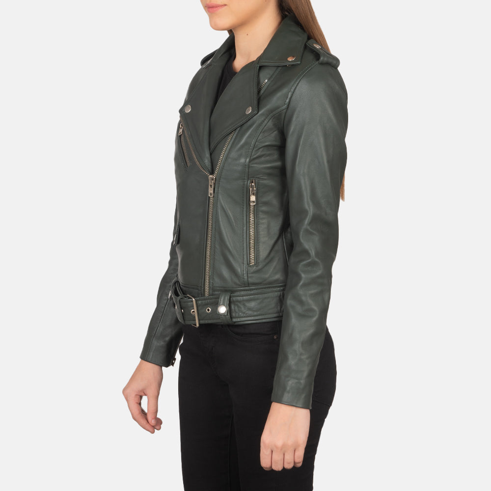 
Green Sheepskin Leather Biker Jacket - Вид сзади, подчеркивающий посадку по плечам и ровный край