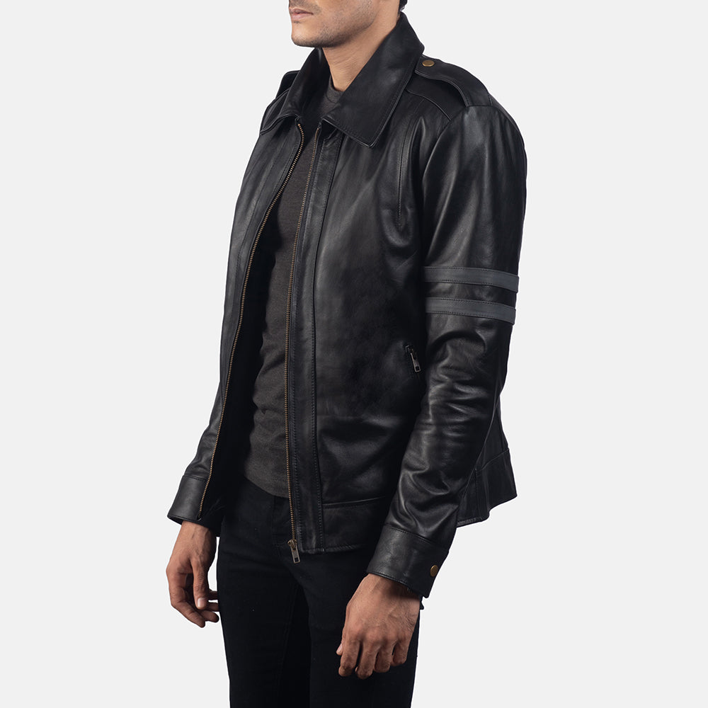 
Black Cowhide Leather Biker Jacket - Вид сзади, подчеркивающий посадку по плечам и ровный край