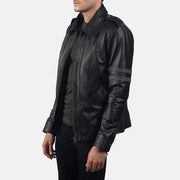 
Black Cowhide Leather Biker Jacket - Вид сзади, подчеркивающий посадку по плечам и ровный край