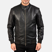 
Крупный план деталей of Band with Snap Button & Zipper with Dual Puller Hardware on Avan Black Leather Bomber Jacket