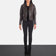
Carolyn Quilted Vintage Brown Biker Jacket - Вид сбоку, демонстрирующий эргономичный крой рукава