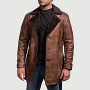 
Cinnamon Distressed Leather Fur Кожаное пальто для Мужчин - Вид спереди и приталенный силуэт | Купить в официальном онлайн-магазине