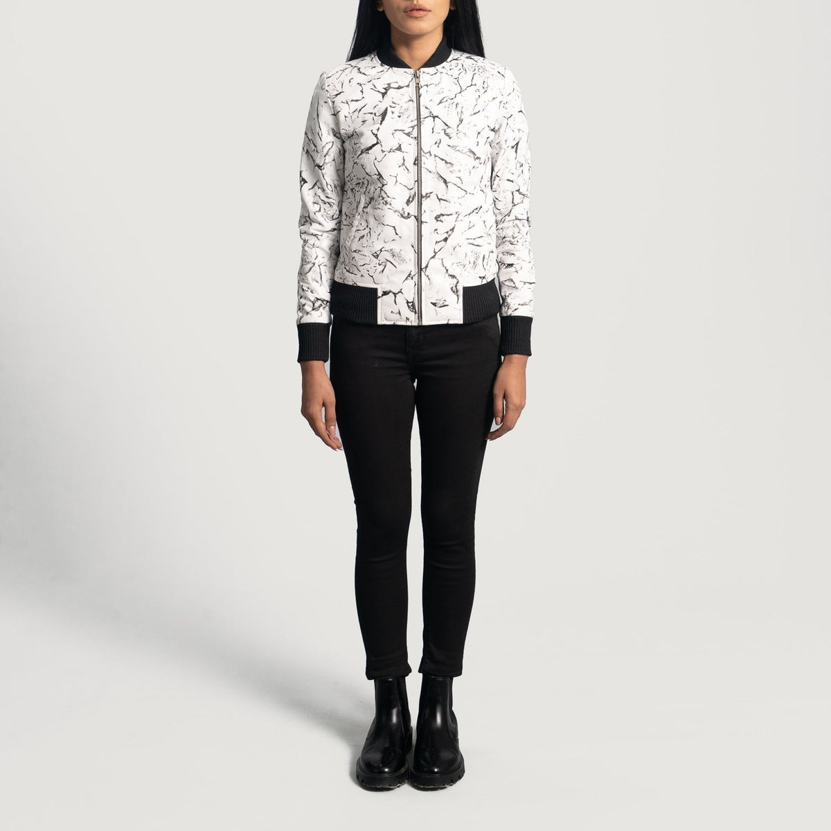 
Крупный план деталей of Varsity & Zipper Hardware on Donna Blake White Кожаный бомбер для Женщин