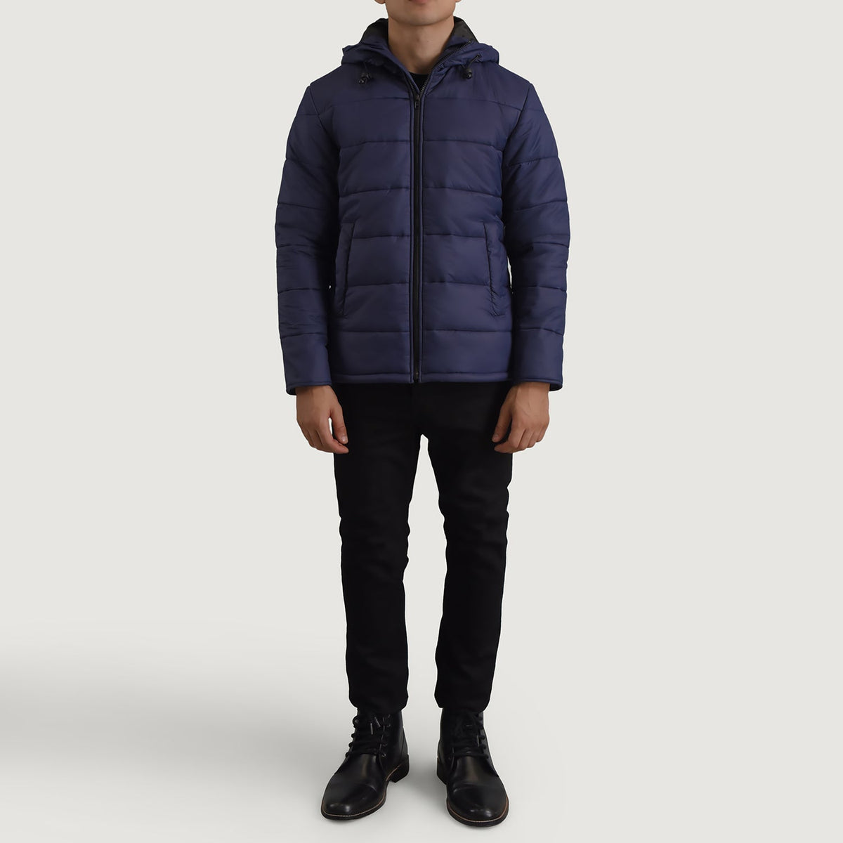 
Erico Синий Hooded Puffer Кожаная куртка для Мужчин - Вид сбоку, демонстрирующий эргономичный крой рукава