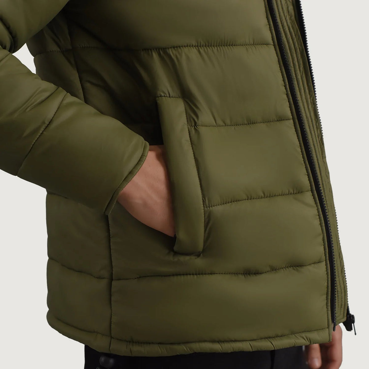 
Вид подкладки Showing Quilted Viscose Lining & Два функциональных внутренних кармана
