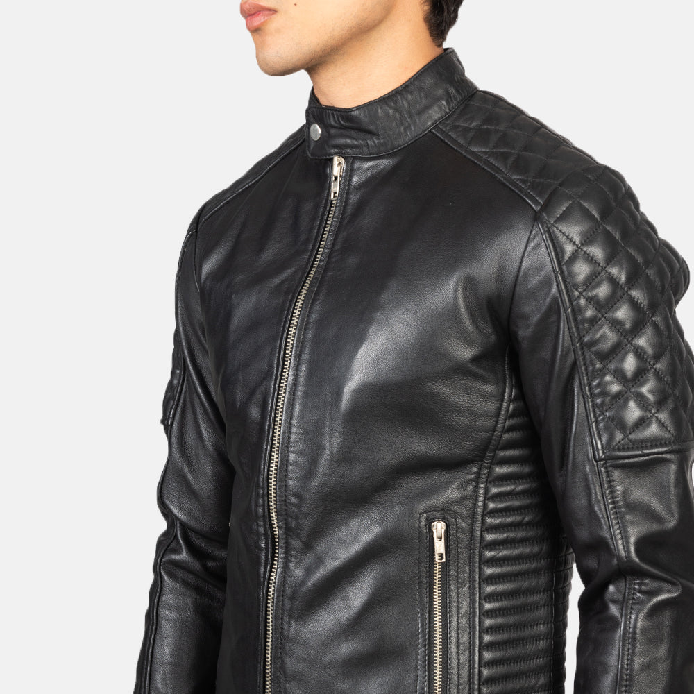 
Вид подкладки Showing Quilted Polyester Lining & Два функциональных внутренних кармана