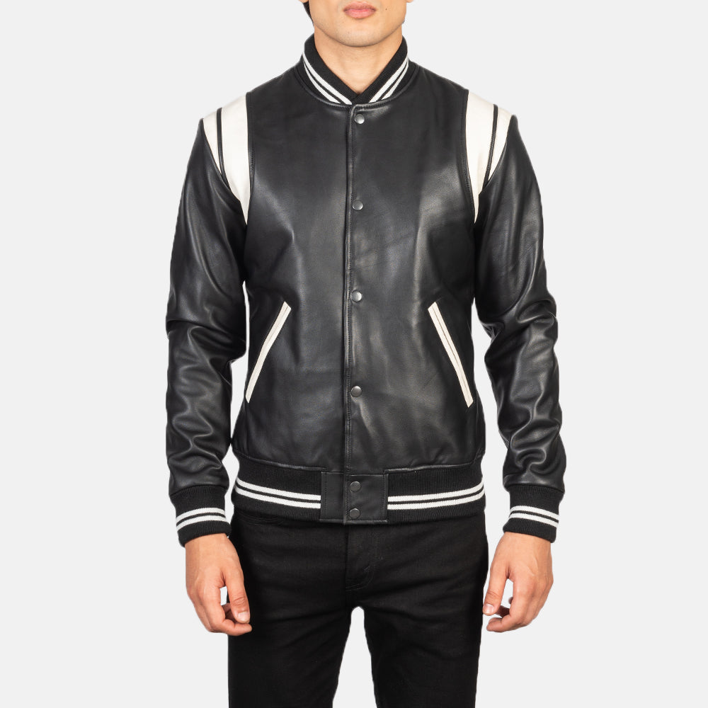 
Крупный план деталей of Varsity & Snap Buttons Hardware on Dantee Black Leather Varsity Jacket