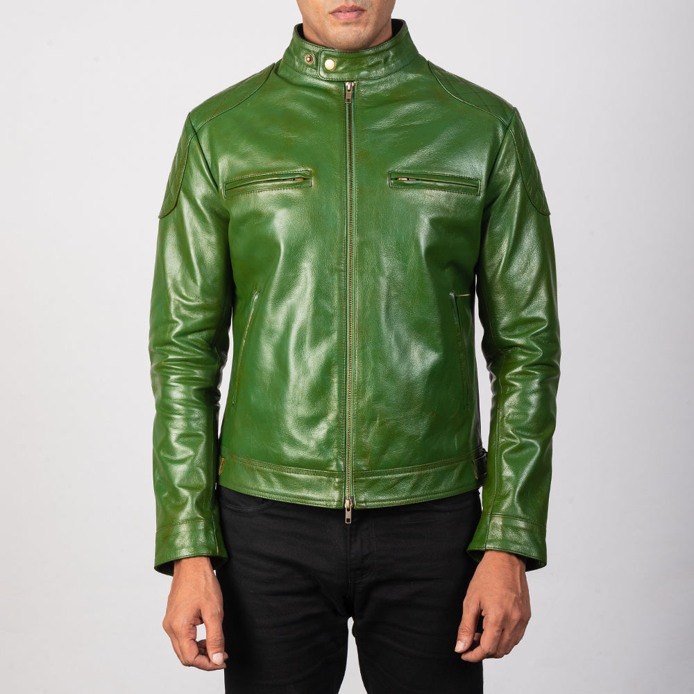 
Gatsby Quilted Green Leather Biker Jacket - Вид сбоку, демонстрирующий эргономичный крой рукава