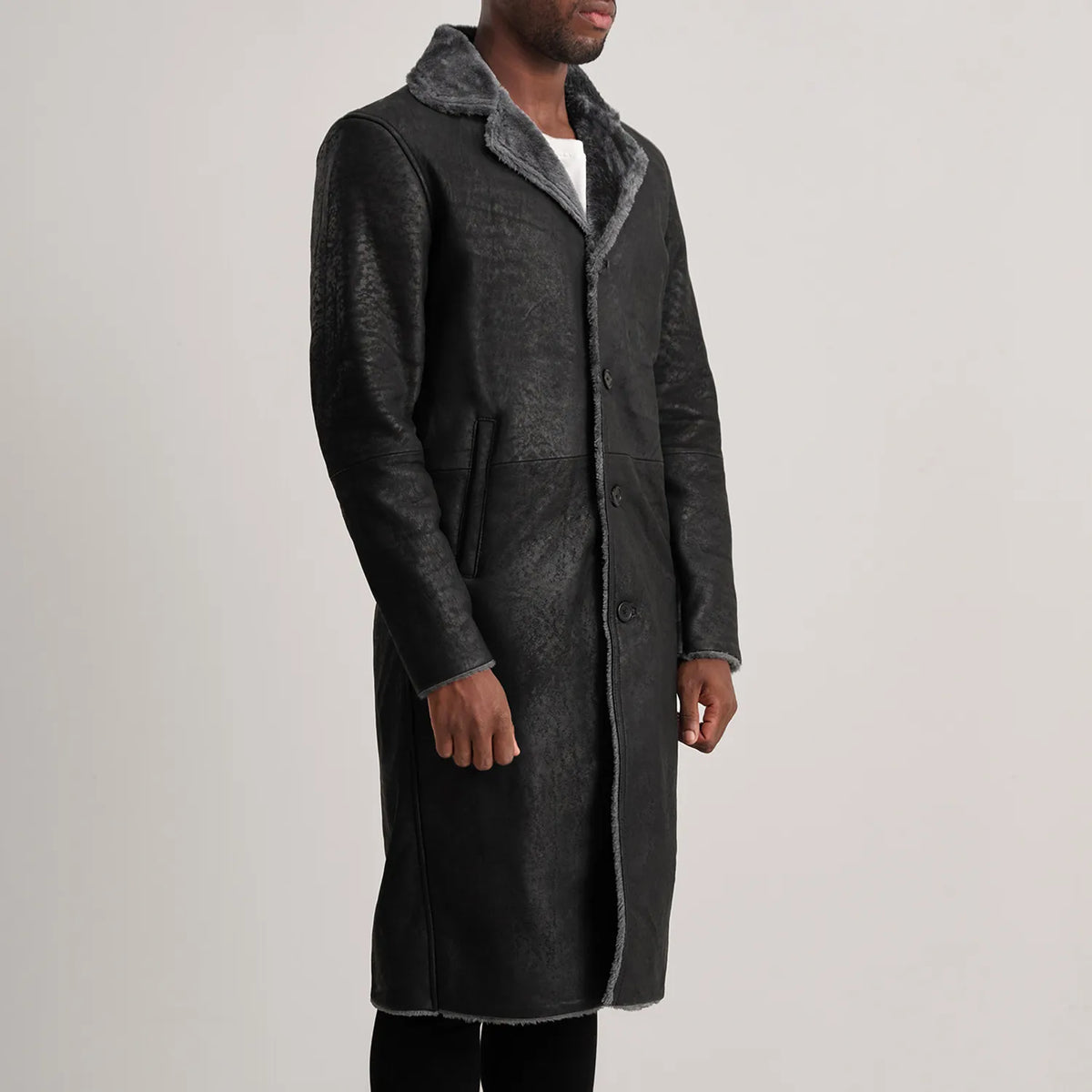 
Distressed Black Sheepskin Snuffed Aviator Jacket - Вид сзади, подчеркивающий посадку по плечам и ровный край