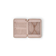 
Крупный план деталей of Classic Collar & Heavy-Duty Zipper Hardware on Large Suitcase Zuna для Женщин для Женщин
