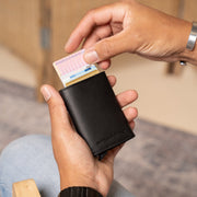 
Classic 100% Full-Grain Leather Card Holder - Вид сзади с усиленными кожаными ремнями и прострочкой