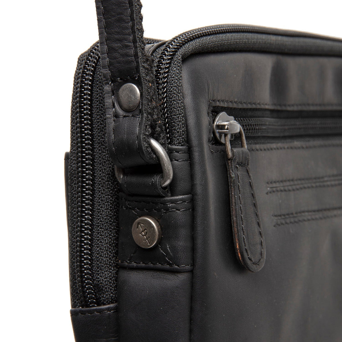 
Вид подкладки Showing Dedicated Padded Laptop Sleeve & Multi-Compartment Organization