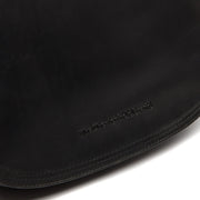 
Solid Antique Brass Hardware & Heavy-Duty Dual Zipper Detail on Everglades Кожаная сумка-кроссбоди
