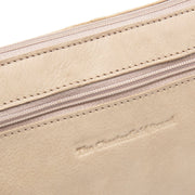 
Classic 100% Full-Grain leather Bag - Вид сзади с усиленными кожаными ремнями и прострочкой