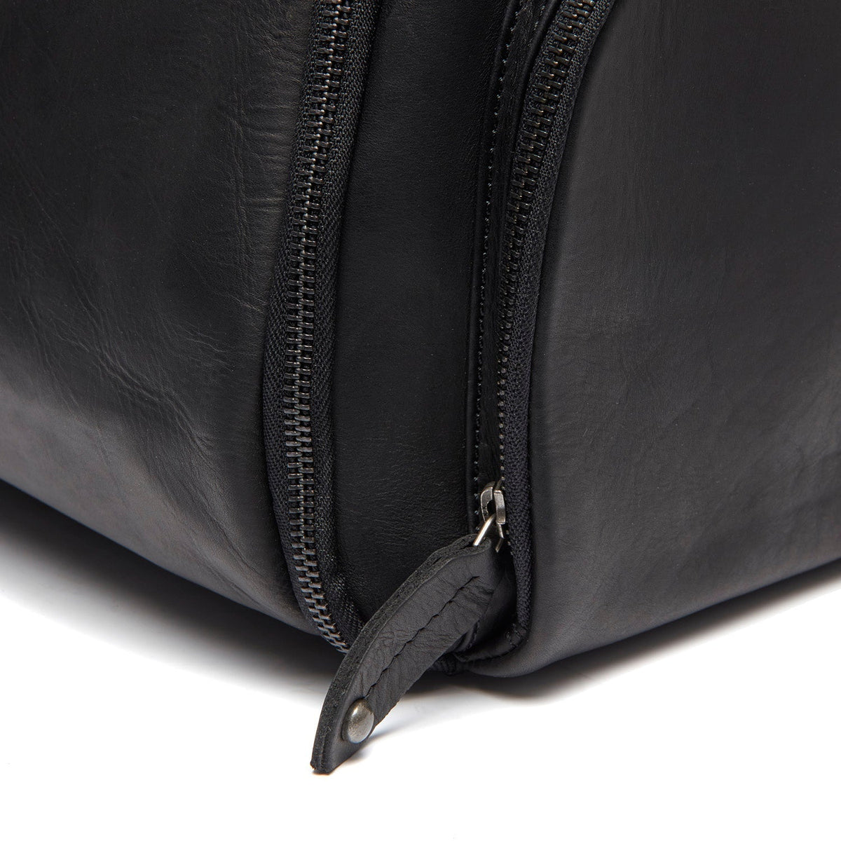 
Leather Garment Bag Finlay - Вид сбоку, демонстрирующий эргономичный крой рукава