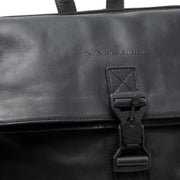 
Solid Antique Brass Hardware & Heavy-Duty Dual Zipper Detail on Trondheim Кожаный рюкзак для ноутбука