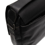 
Solid Antique Brass Hardware & Heavy-Duty Dual Zipper Detail on Richard Кожаная сумка для ноутбука