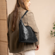 
Classic 100% Full-Grain leather Bag - Вид сзади с усиленными кожаными ремнями и прострочкой