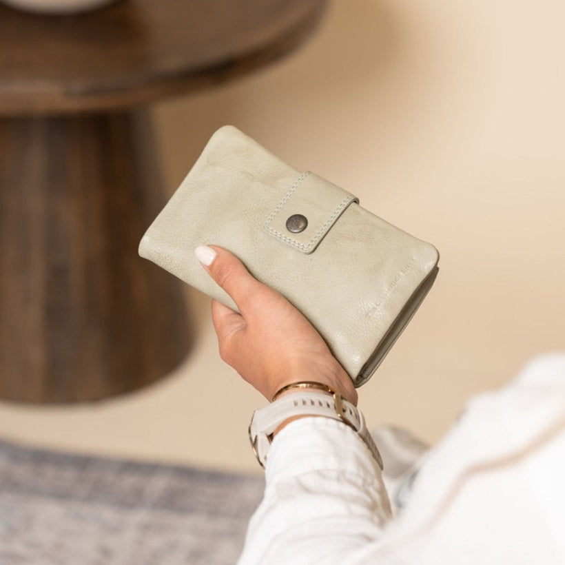 Fresno Full-Grain Leather Wallet женская