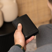 
Classic 100% Full-Grain leather Wallet - Вид сзади с усиленными кожаными ремнями и прострочкой