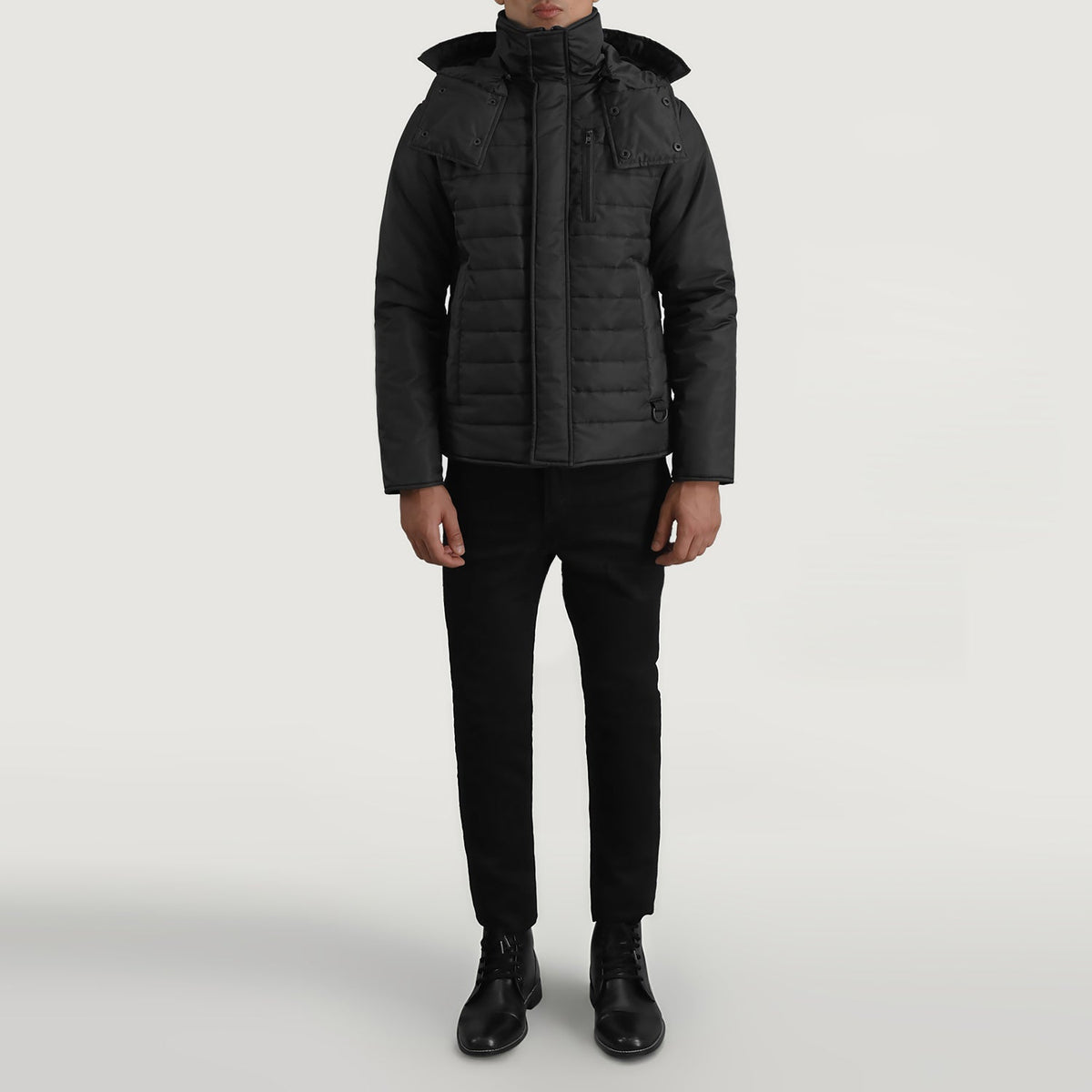 
Malcolm Черный Hooded Puffer Кожаная куртка для Мужчин - Вид сбоку, демонстрирующий эргономичный крой рукава