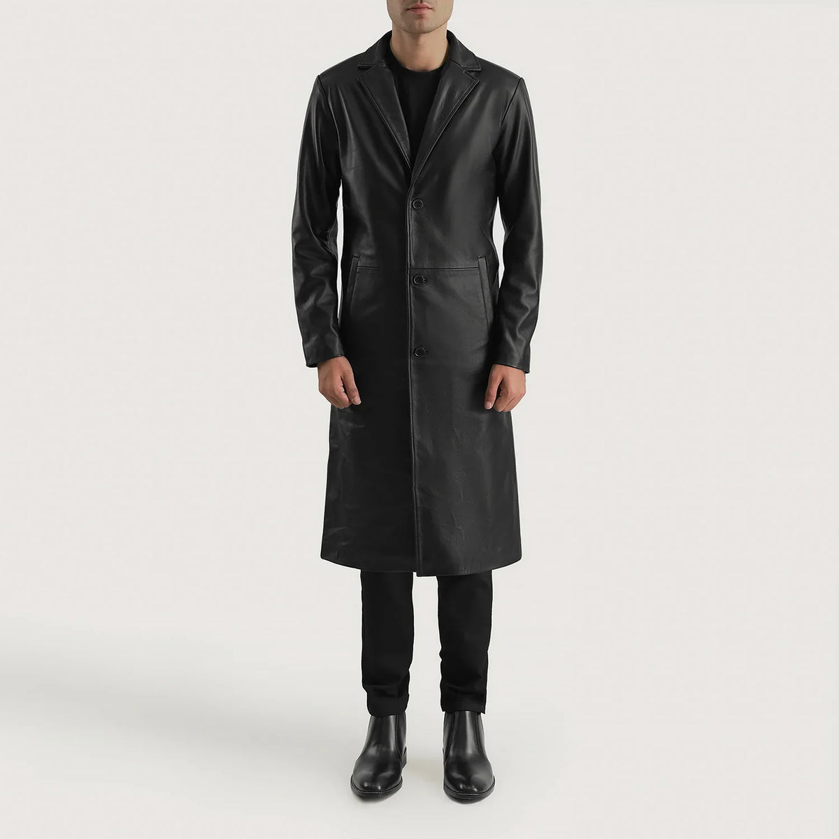 
Mateo Black Leather Single Breasted Coat - Вид сбоку, демонстрирующий эргономичный крой рукава