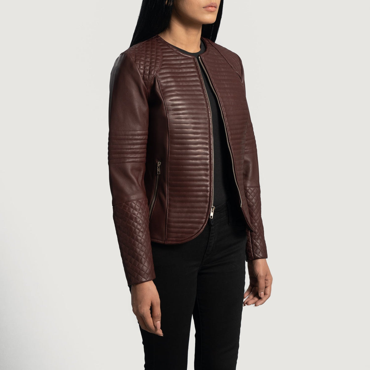 
Maroon Sheepskin Leather Biker Jacket - Вид сзади, подчеркивающий посадку по плечам и ровный край