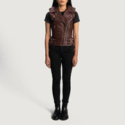 
Крупный план деталей of Notch & Zipper Hardware on Rhonda Бордовый Leather Biker Vest для Женщин