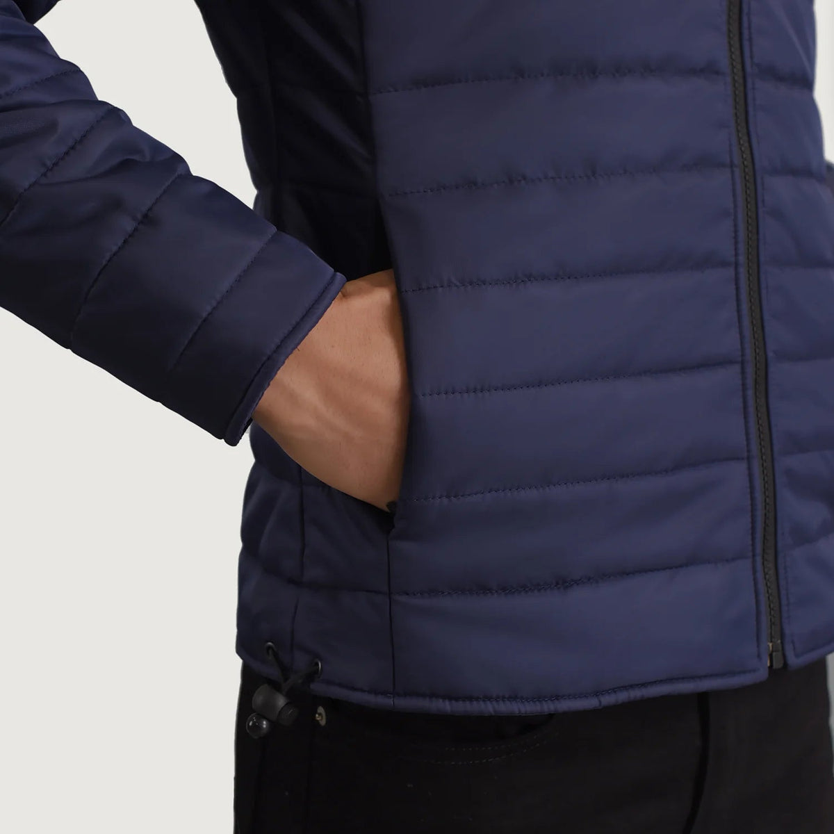 
Вид подкладки Showing Quilted Viscose Lining & Два функциональных внутренних кармана