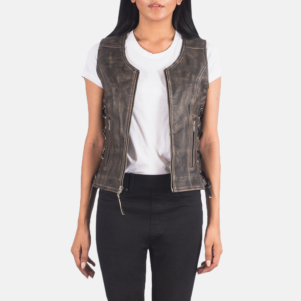 
Vanda Distressed Коричневый Leather Biker Vest для Женщин in Distressed Brown Goatskin Leather - Вид спереди и приталенный силуэт | Купить в официальном онлайн-магазине