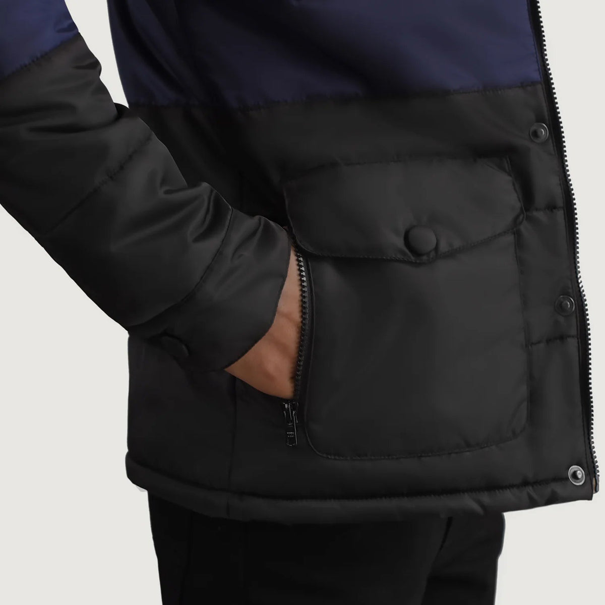 
Вид подкладки Showing Quilted Viscose Lining & Два функциональных внутренних кармана