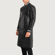 
Black Sheepskin Leather Varsity Jacket - Вид сзади, подчеркивающий посадку по плечам и ровный край
