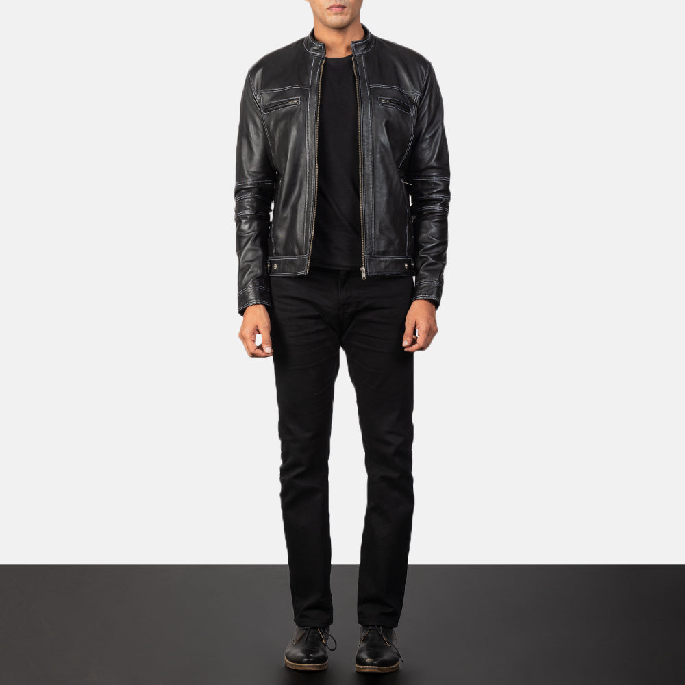 
Youngster Distressed Black Leather Jacket - Вид сбоку, демонстрирующий эргономичный крой рукава