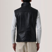 
Крупный план деталей of Band with Buckle & Zipper with placket Hardware on Zane Grey Suede Vest For Men